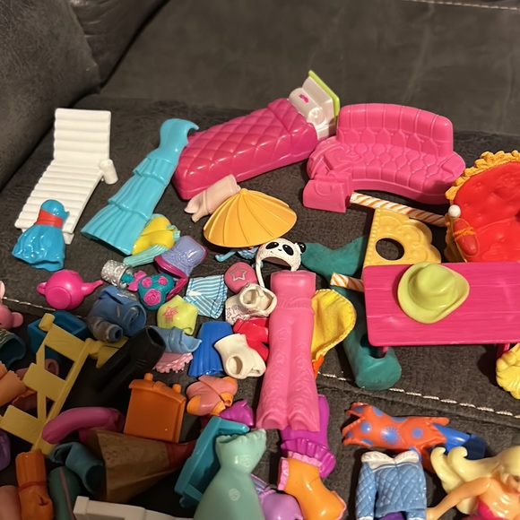 Polly Pocket dolls and more! - Picture 6 of 10